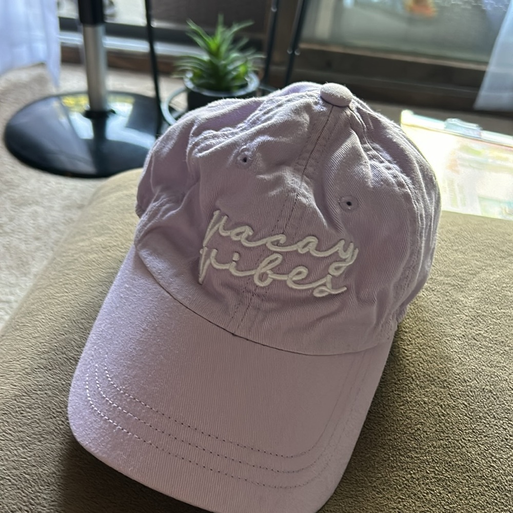 Vacay Vibes cap!